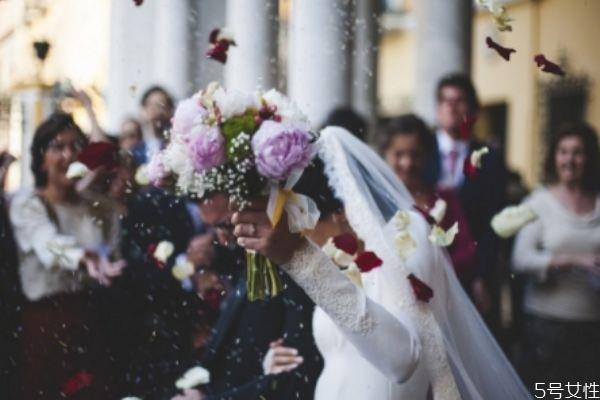 女人出轨后一定要离婚吗 女人出轨离婚后悔的表现